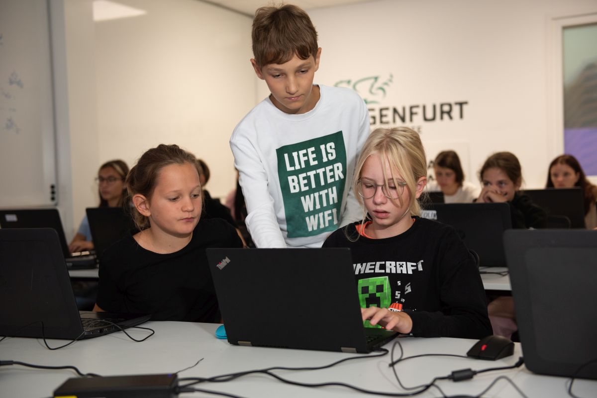 "Junioruni Austria's Mädchen Sommercamp Fasziniert mit Minecraft-Welt" 25
